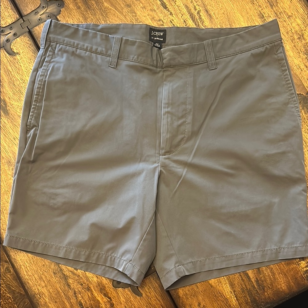 J. Crew Factory Tech Men's Gray Flat Front Shorts 7”